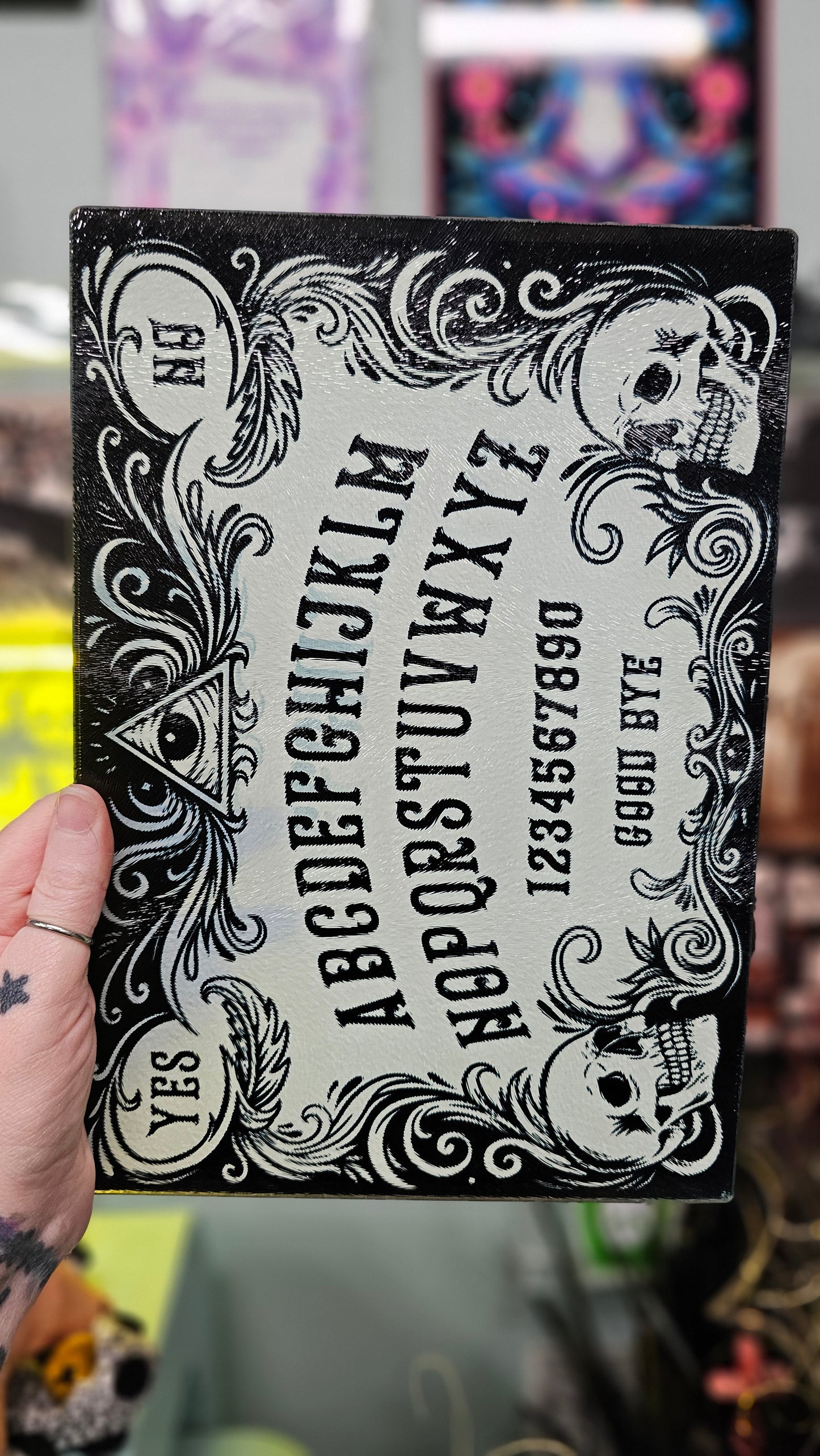 MESS - UP - OUIJA GLASS CUTTING BOARD GHOSTING - MESS-UP