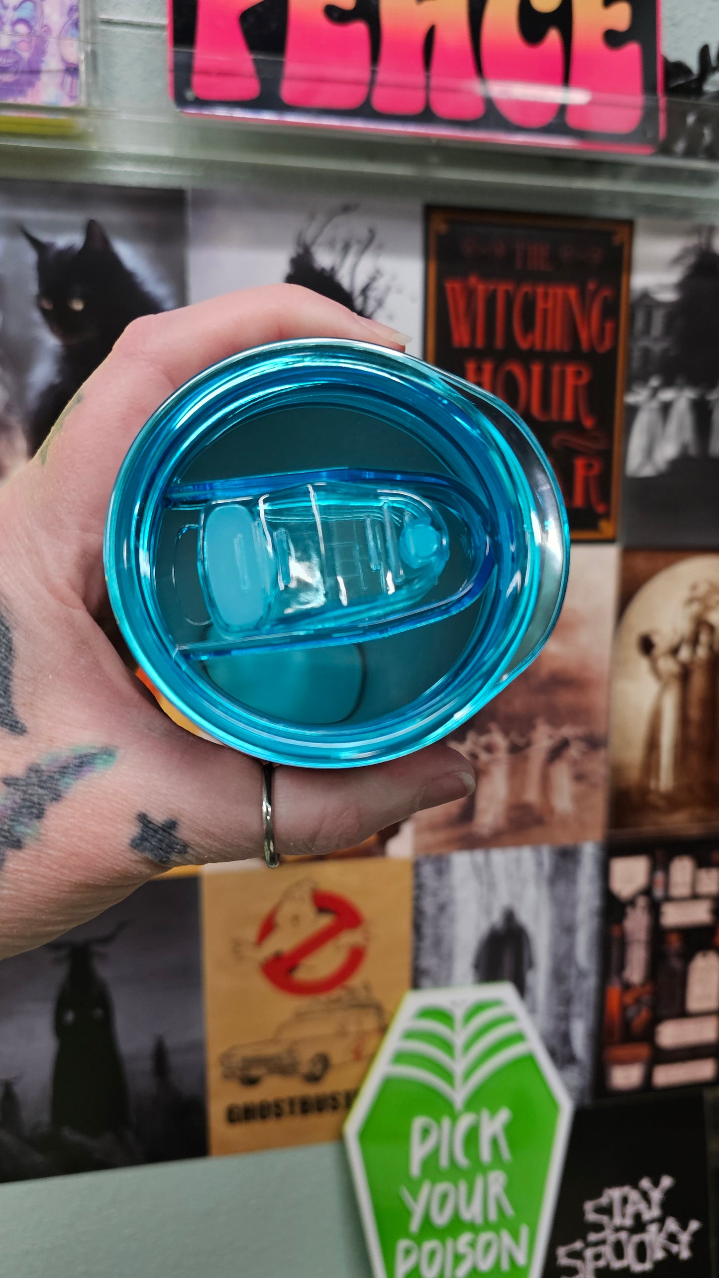 Showing the blue lid that can be bought with the tumbler