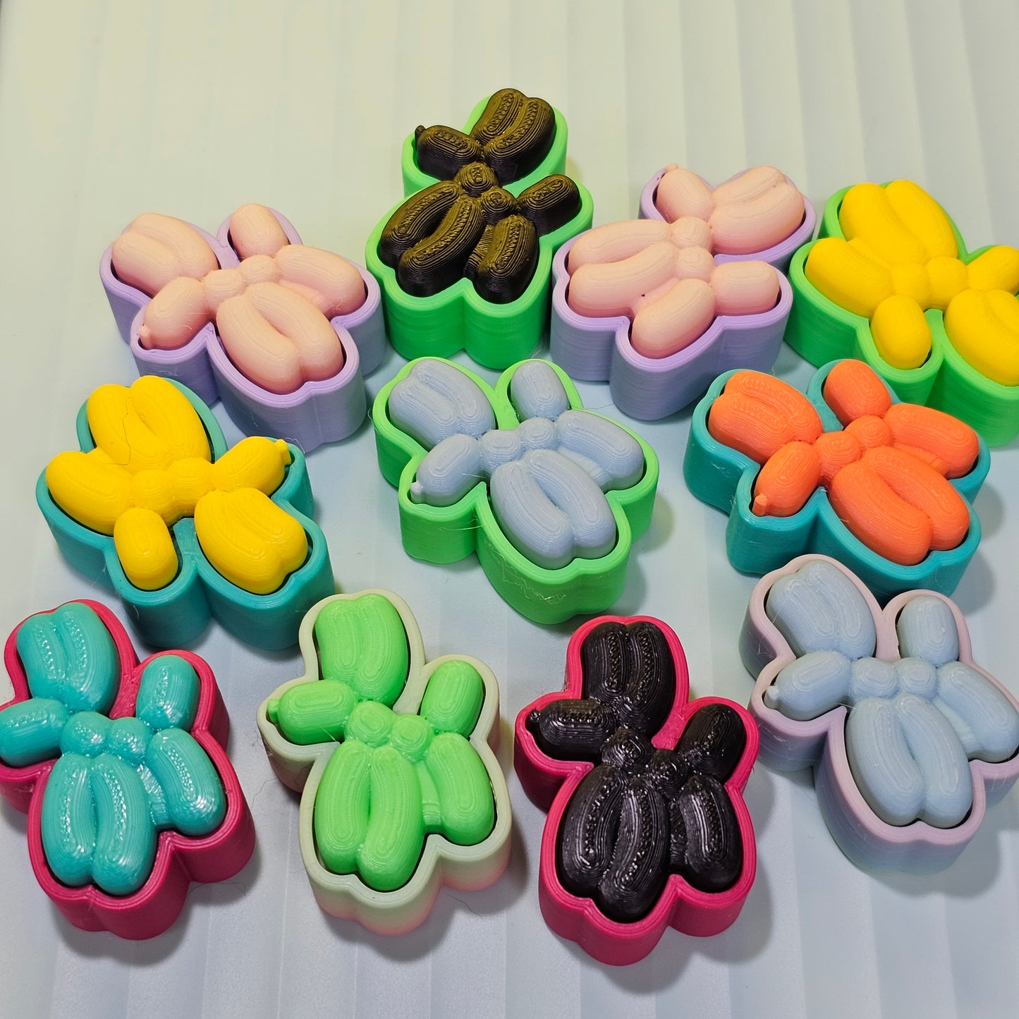 Balloon Dog Clicker – Mystery Color Fidget Toy