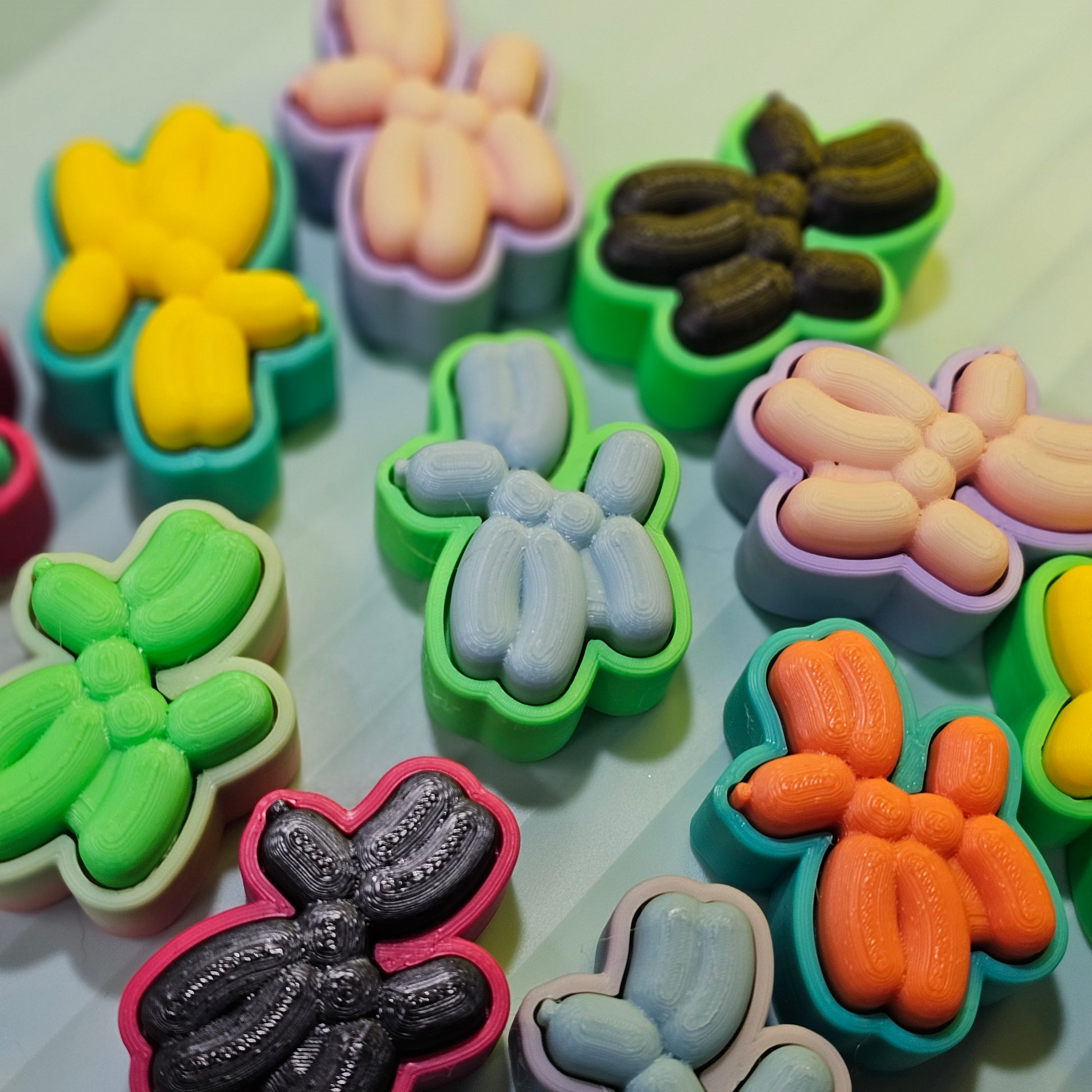 Balloon Dog Clicker – Mystery Color Fidget Toy